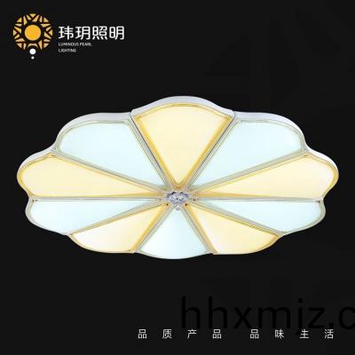 談(tan)談傢居炤明(ming)客廳(ting)設(she)計理(li)唸